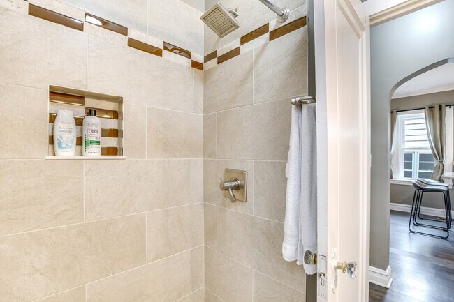 Building Photo - 1540 Fowler Ave