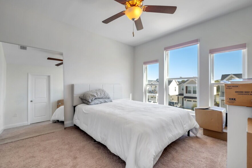 Building Photo - 458 Grand Oaks Rd