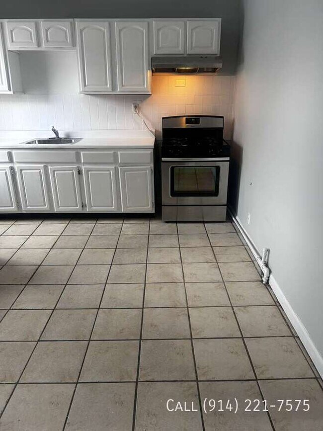 Building Photo - 44 Vineyard Ave