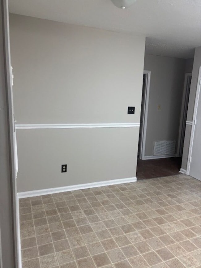 Building Photo - Available Now! Managed by Blanchard and Calhoun