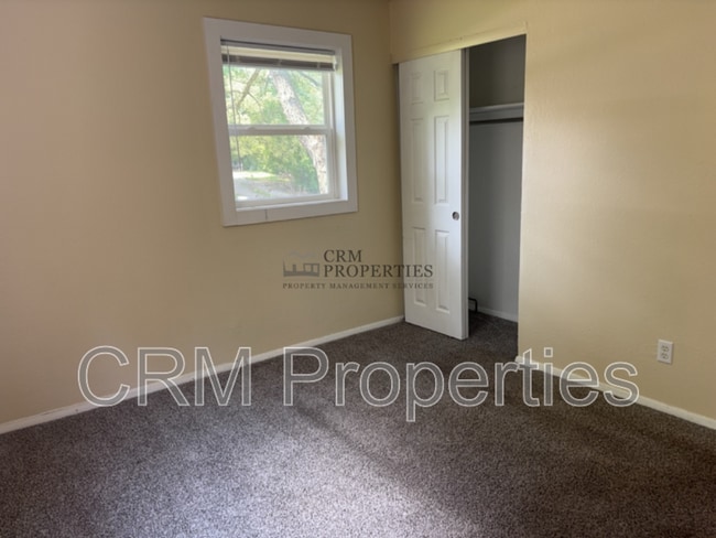 Building Photo - 5204 Ojibway Dr
