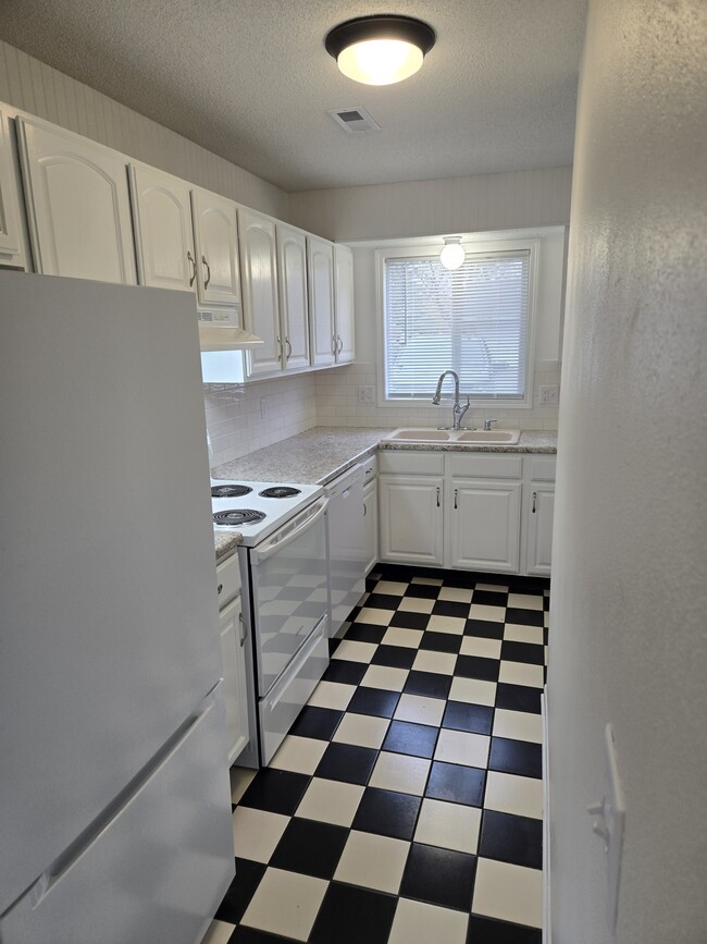 Kitchen - 3000 SE 20th St