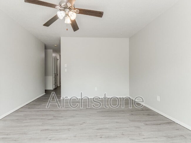 Building Photo - 4501 Meadowvale Dr