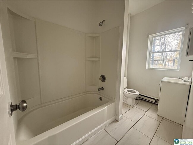 Building Photo - 425 Liberty St