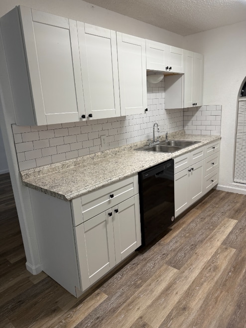 Building Photo - 652 Sue Ann Ln