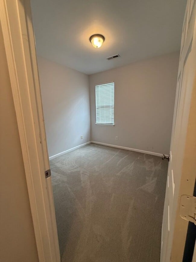 Building Photo - Updated 3-bedroom, 2-bathroom in The Arbors at Westgate