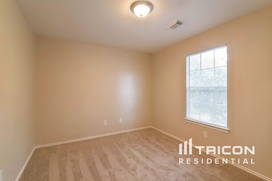 Building Photo - 3703 Bent Springs Ln