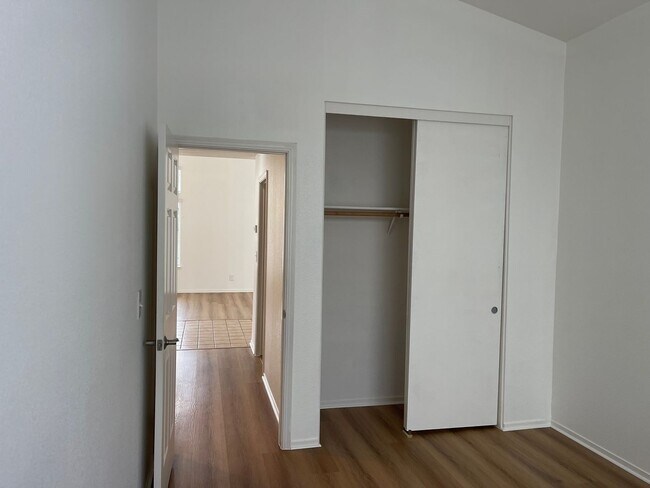 Building Photo - 3br/2ba Home on corner lot