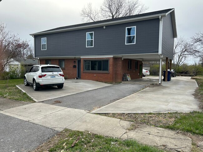 Building Photo - 1565 Bluebird Ln