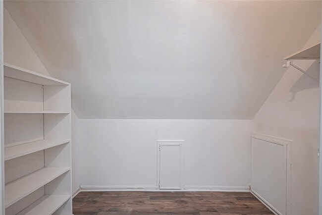Building Photo - 811 Loire Ln