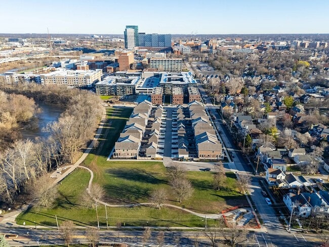 Building Photo - 526 Riverfront Ln