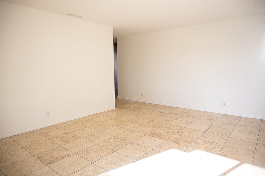 Building Photo - 442 B St