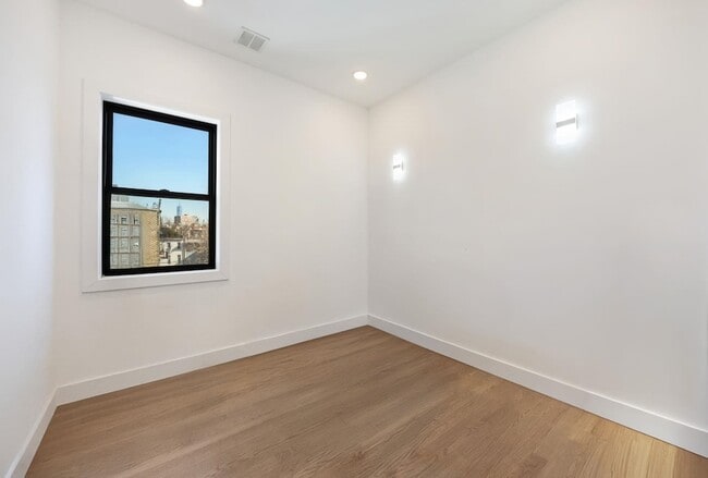 Building Photo - 121 Prospect St