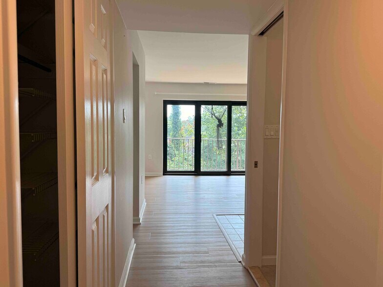 Building Photo - 613 Oakland Hills Ct