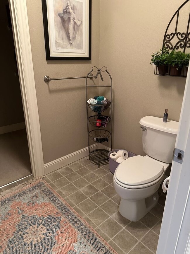 Building Photo - Stunning home on the OGA course