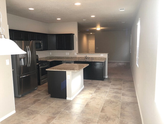 Building Photo - Spacious 4 bedroom Rio Rancho home in Enchanted Hills! Refrigerated air. Right off 550