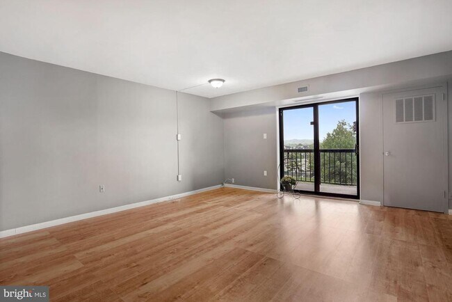 Building Photo - 200 N Pickett St