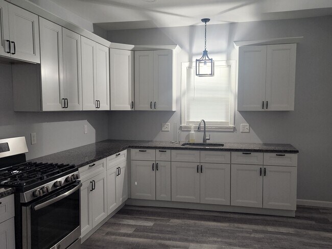 Primary Photo - 175 Abbott St