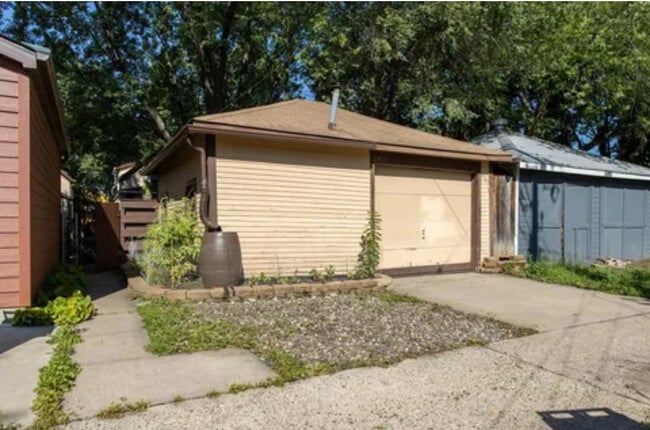 Building Photo - 2417 23rd Ave S