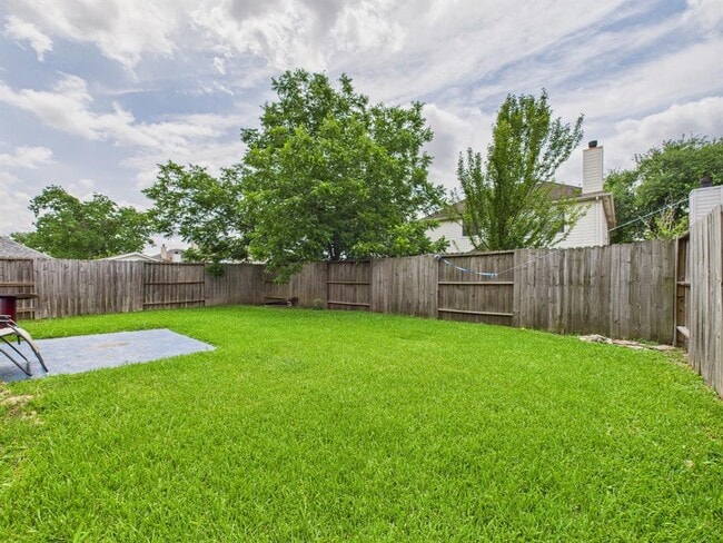 Building Photo - 8827 Aspen Meadow Dr