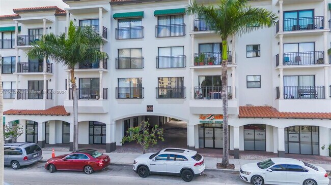 Building Photo - 650 Palm Ave