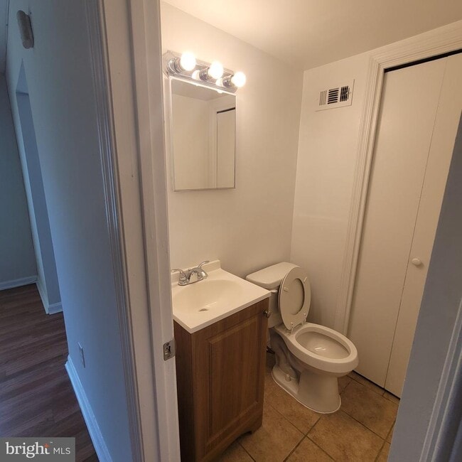 Building Photo - 1833 Addison Rd S