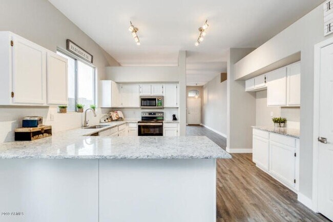 Building Photo - Remodeled 3-bedroom in Chandler