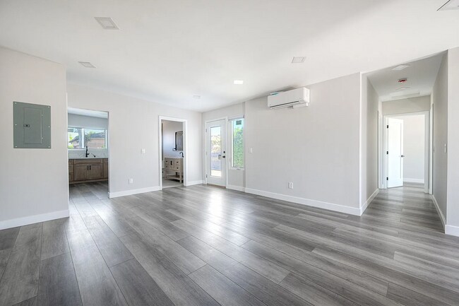 Building Photo - 199 Twin Oaks Cir