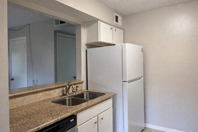 Building Photo - 12026 Mighty Oak Dr