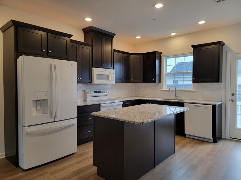 Building Photo - 2485 Artesian Way