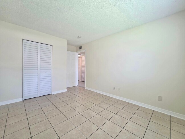 Building Photo - 605 Northlake Blvd