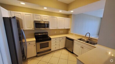 Building Photo - Beautiful 3 bedroom Oceanfront Condo for l...