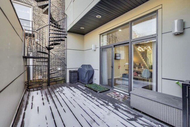 Building Photo - 1632 W Ohio St