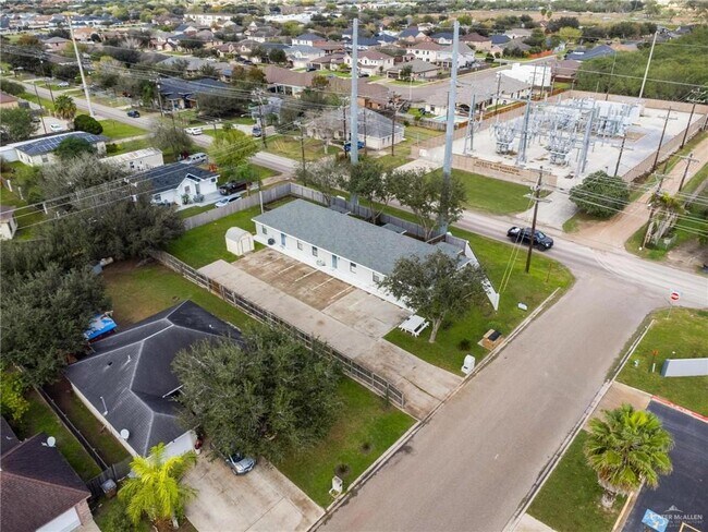 Building Photo - 17 Amando St