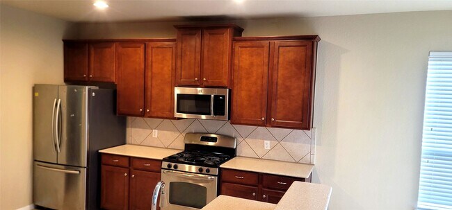 Building Photo - 6023 Schaumburg Dr