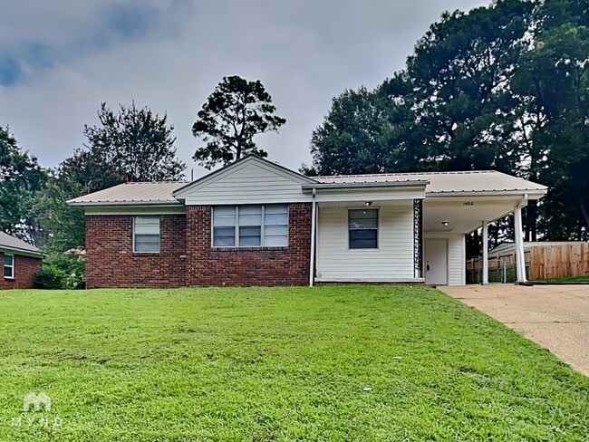 Building Photo - 1402 Moss Point Dr