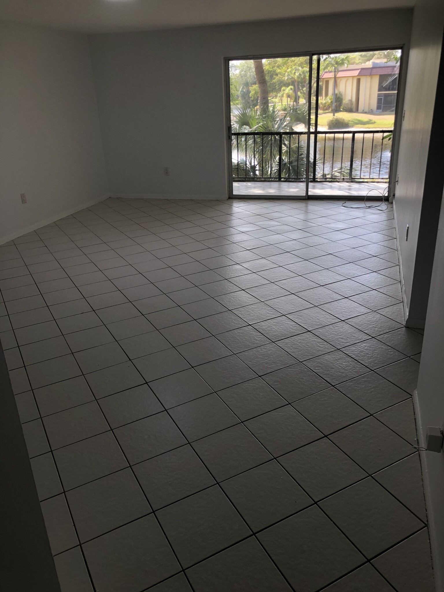 Building Photo - 866 SW 9th Street Cir