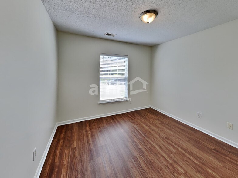 Building Photo - 15010 Ashlight Dr