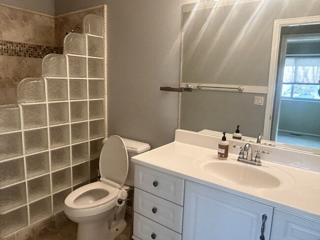 Building Photo - 1094 Gravel Hills Dr