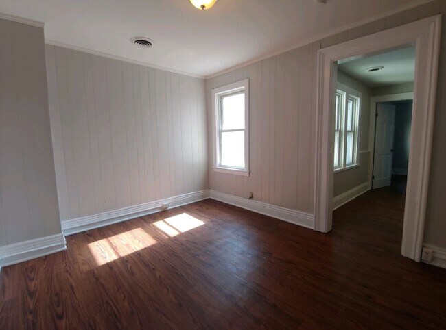 Building Photo - 876 Niagara St