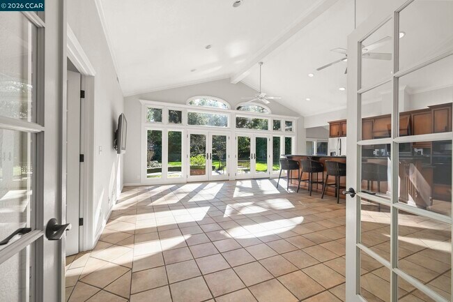 Building Photo - 161 La Serena Ave