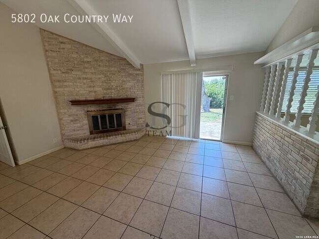 Building Photo - 5802 Oak Country Way