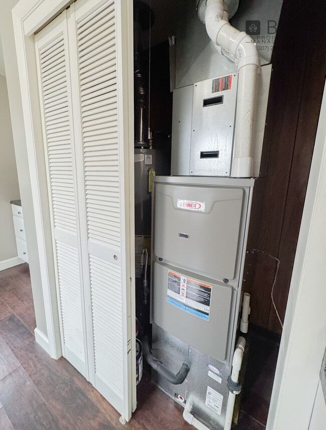 Building Photo - Pet Friendly 2 bed/ 2 bath single family h...