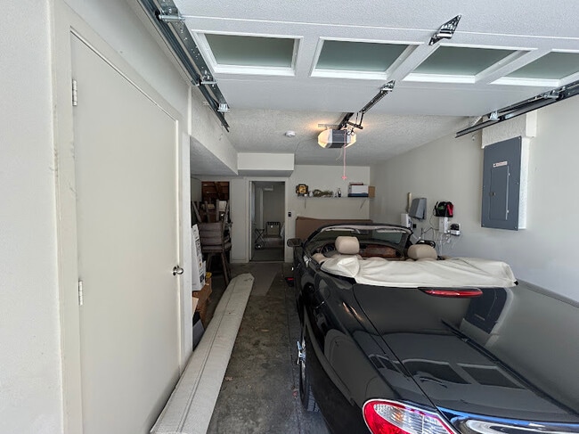 Building Photo - 4577 Madison Ave