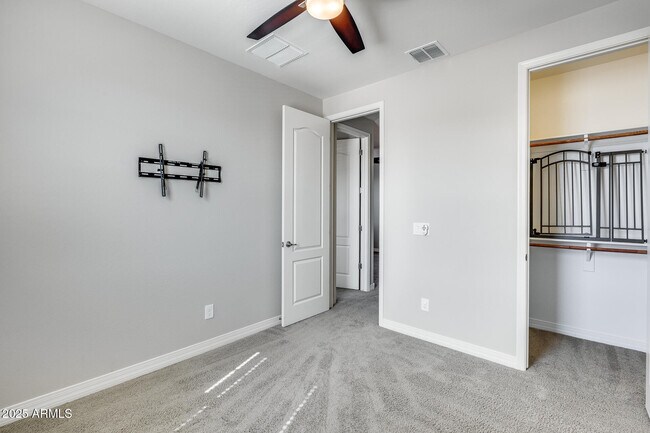 Building Photo - 9944 W Louise Dr