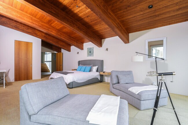 Building Photo - 1013 Mandalay Beach Rd