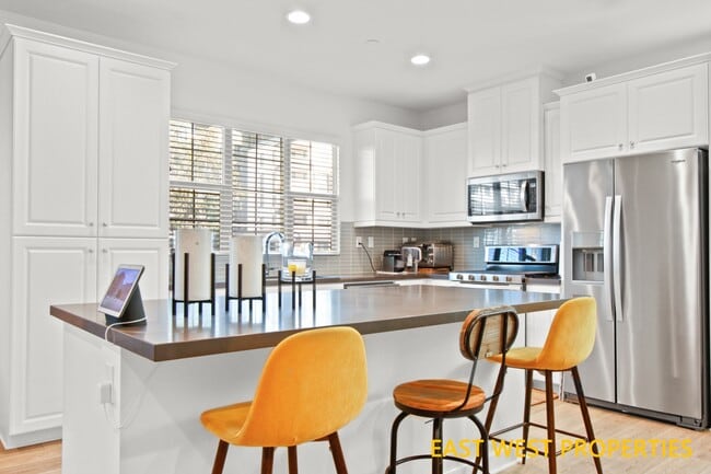 Building Photo - 140 Lantana Dr