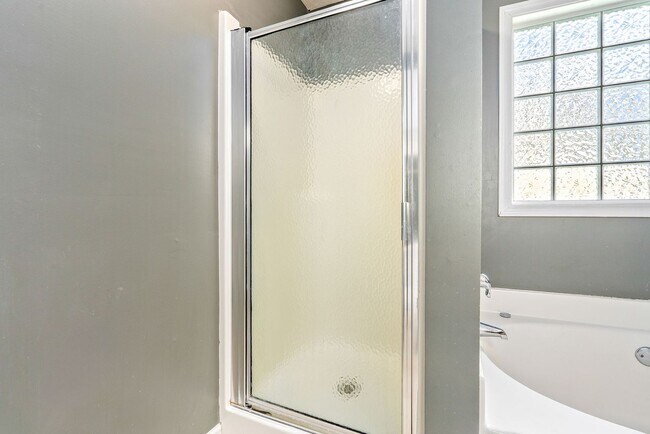 Building Photo - 4264 Live Oak Dr
