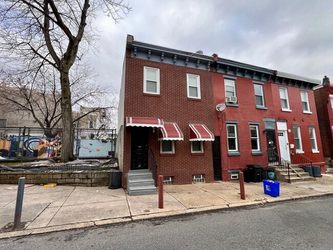 Building Photo - Stunning 3-Bedroom Townhome in Powelton Village! Available mid-August!