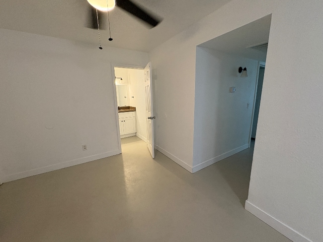 Building Photo - 658 S Grand